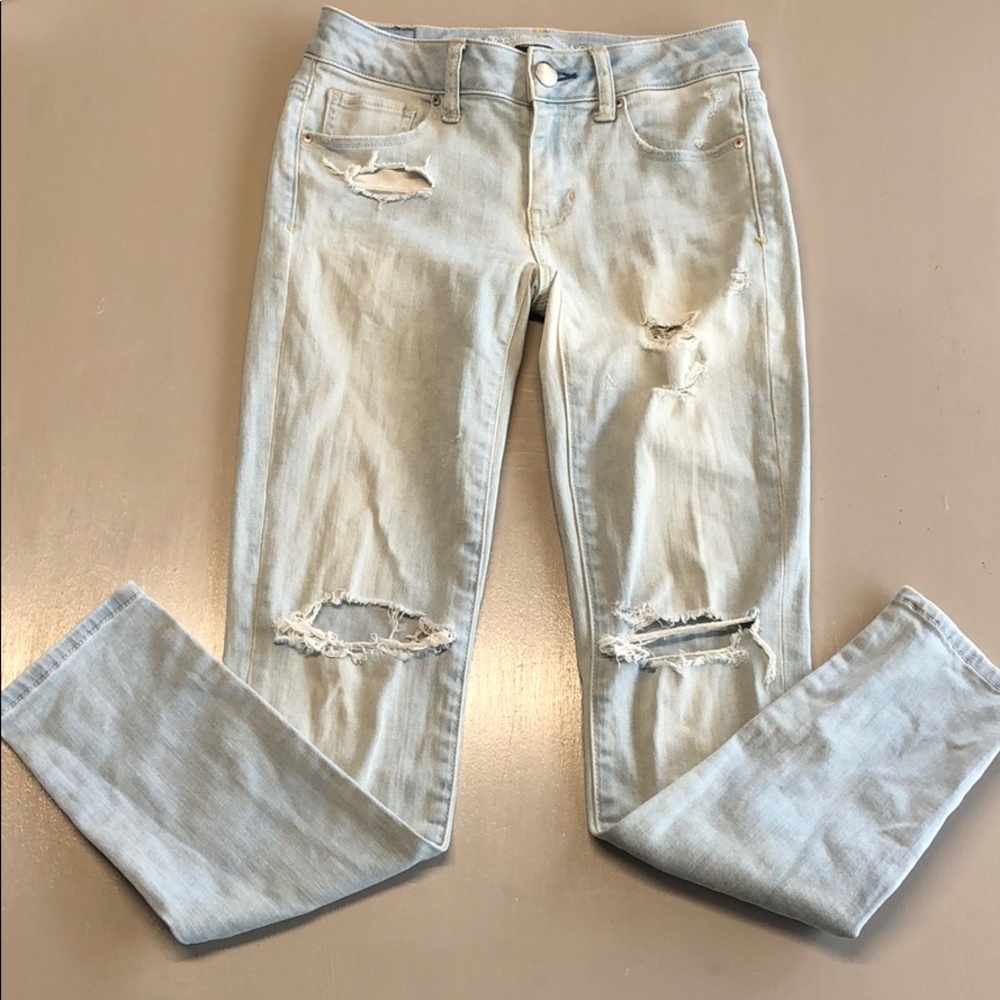 American Eagle distressed light wash skinny jeans